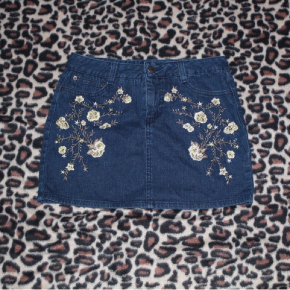 vintage early 2000s LAUNDRY by Shelli Segal denim floral mini skirt